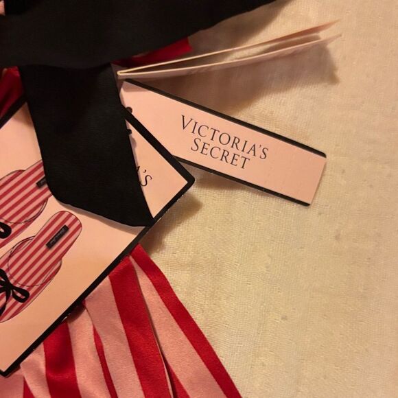 NWT Victoria's Secret Red and Pink Striped Slippers with Sequined Black Bows - Picture 10 of 10